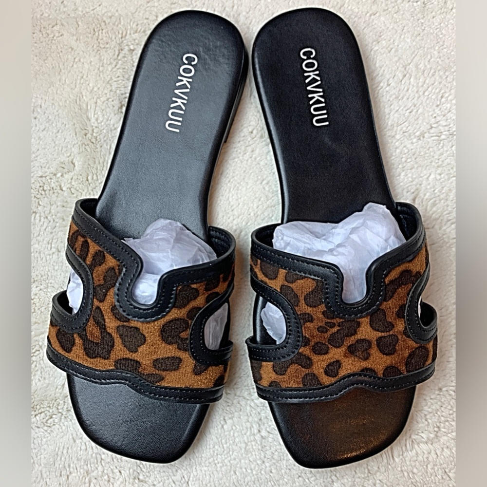 Faux leather/suede leopard print flat sandals. - Picture 2 of 4